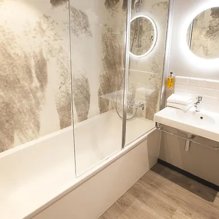 Ibis Styles Paris 16 Otel 3*