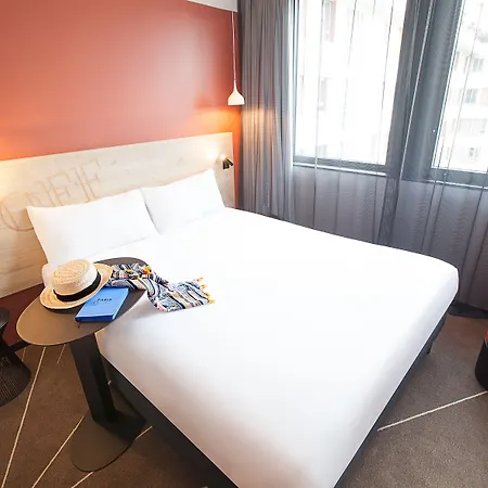 Hotel Ibis Styles Paris 16 3*