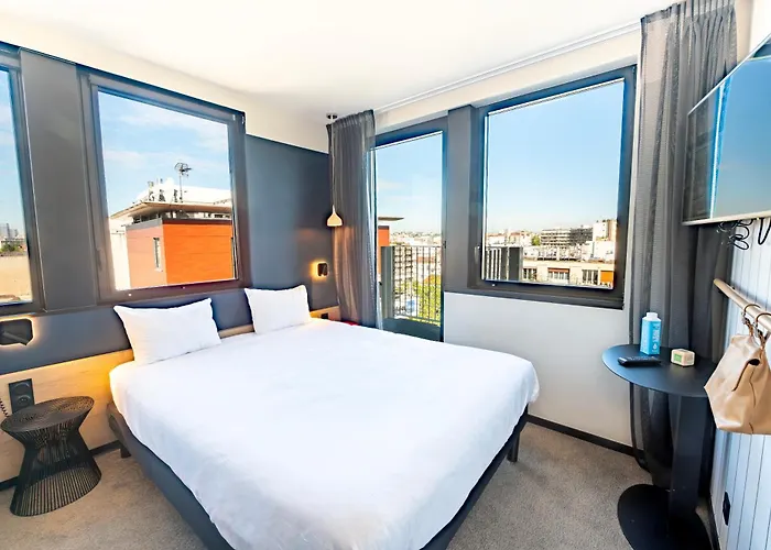 Hotel Ibis Styles Paris 16 3*