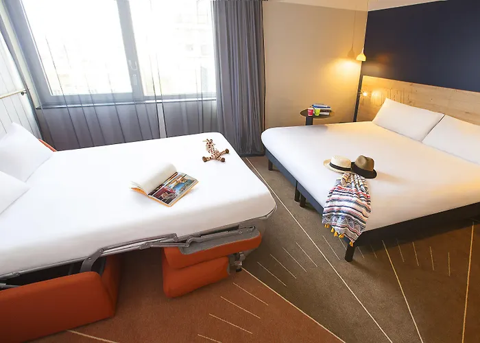 Hotel Ibis Styles Paris 16 3*